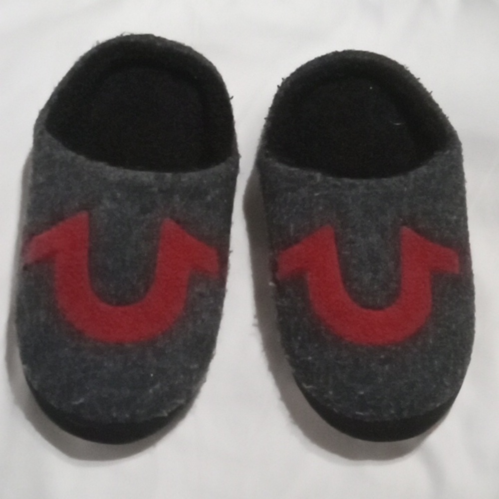Slippers - Picture 2 of 6
